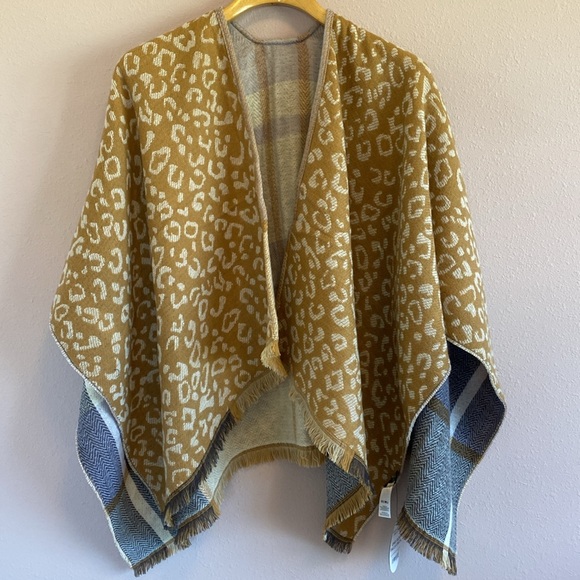 Scoop reversible poncho scarf - Picture 2 of 12